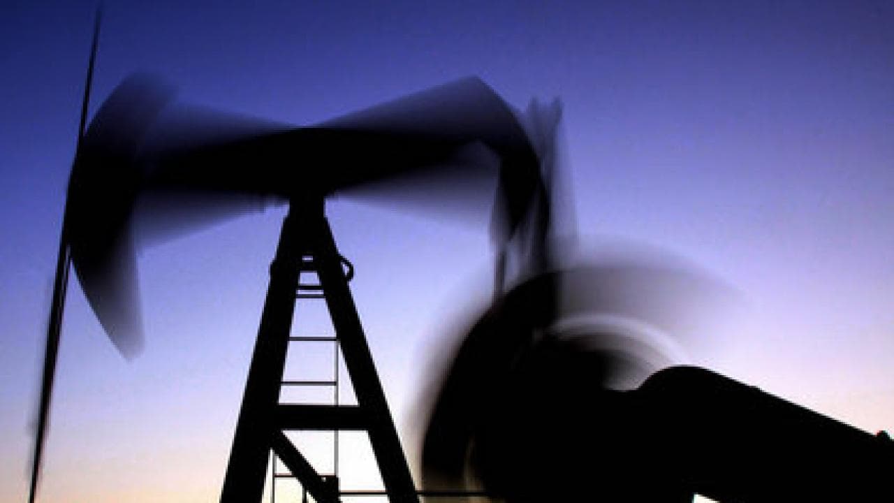 Petrol, ABD'deki fırtına riski ve Orta Doğu gerilimiyle yükseldi