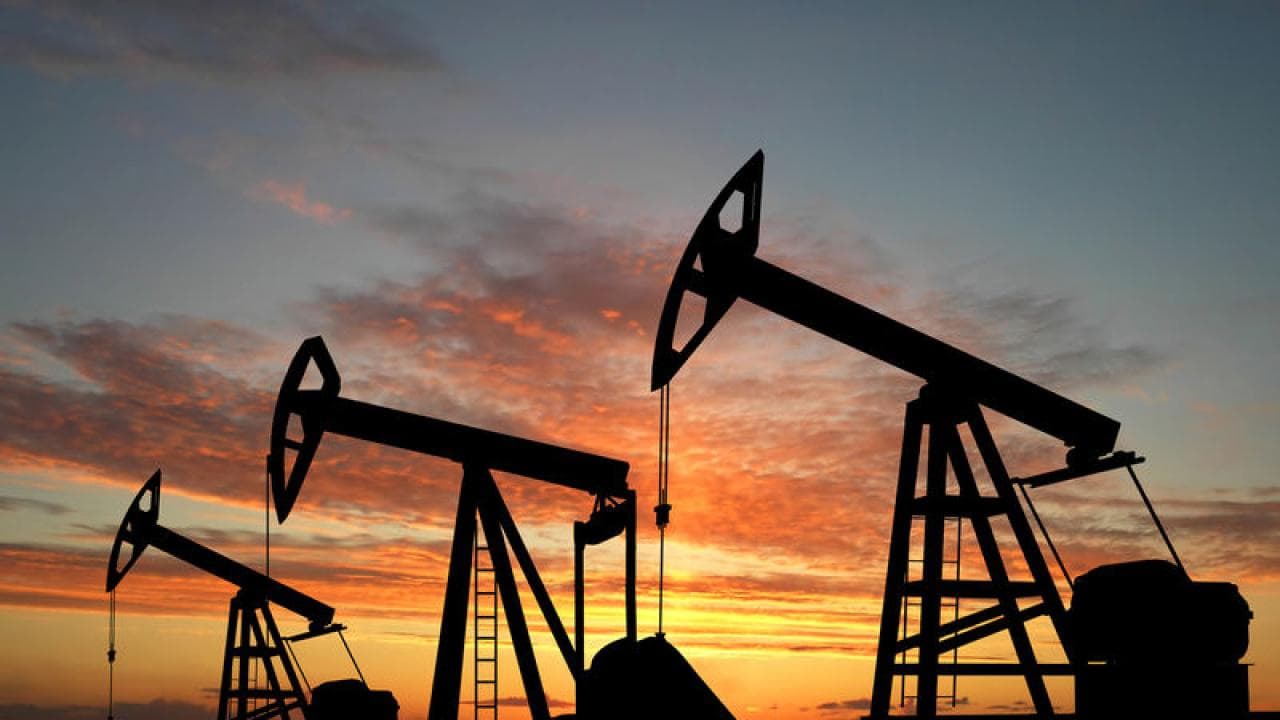 Petrol, arz riskleri ve yaptırım hafifletme beklentileriyle geriledi