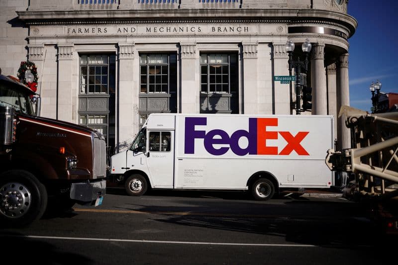 FedEx to offer its shareholders one FedEx Freight share for every two shares held