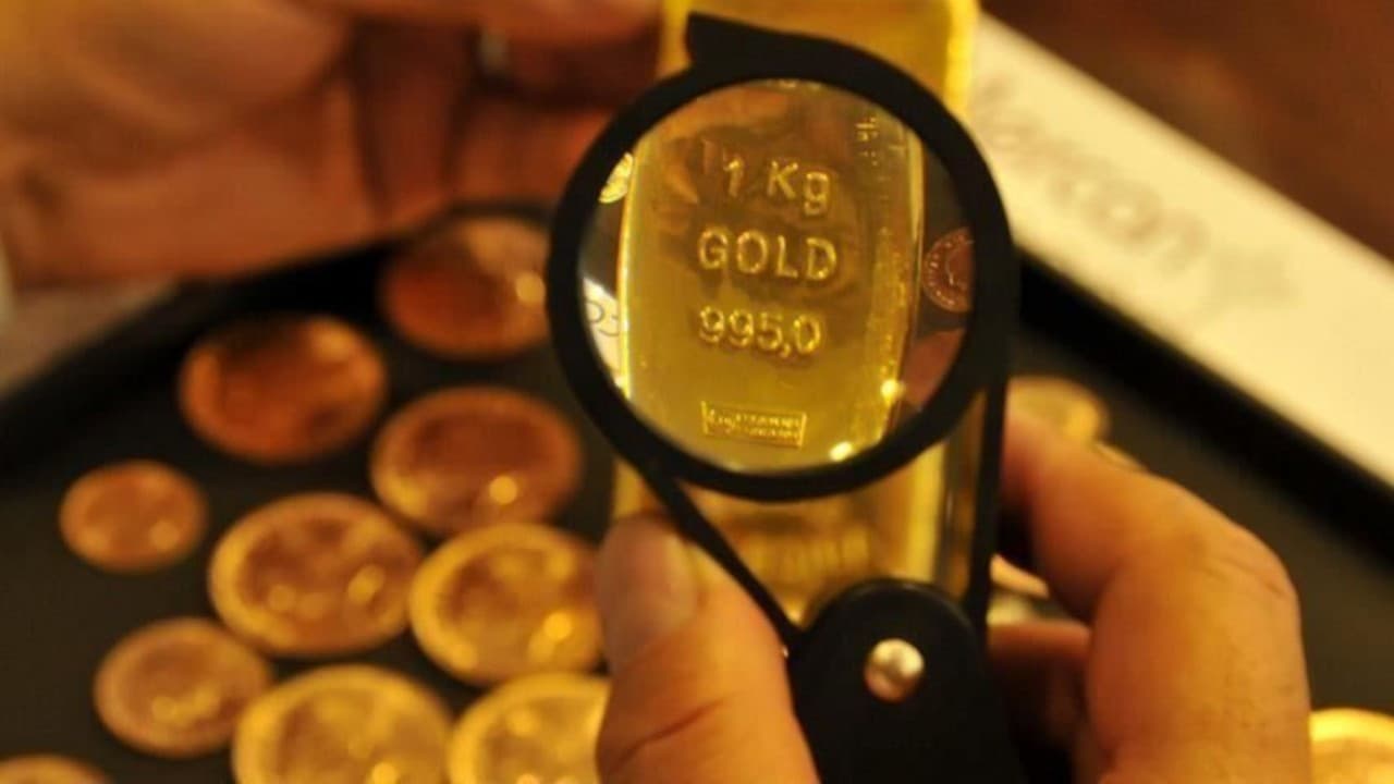 Altın piyasasında küresel düşüş yatırımcıları fiziki satışa yöneltiyor
