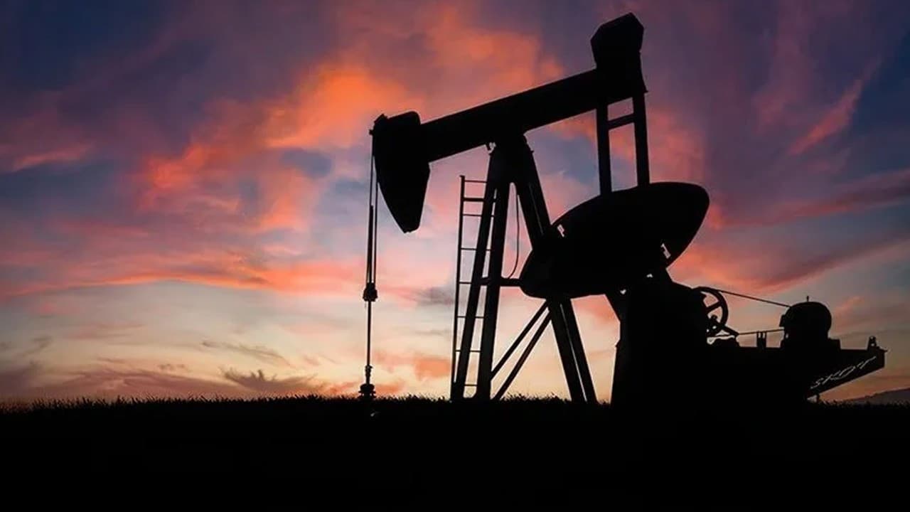 Rusya'ya enerji darbesi: Benzin için dışa bağımlı hale geldi