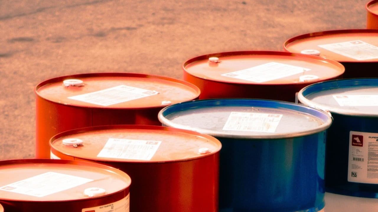 Hürmüz belirsizliği piyasayı hareketlendirdi: Petrol haftalık kazanca yöneldi