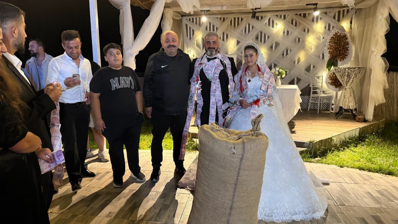 Ne altın ne para: Düğünde bir çuval fındık taktılar
