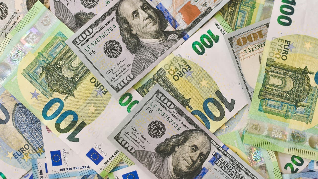 Euro'da 3 ay sonra bir ilk! Dolar karşısında kritik seviyeye geriledi