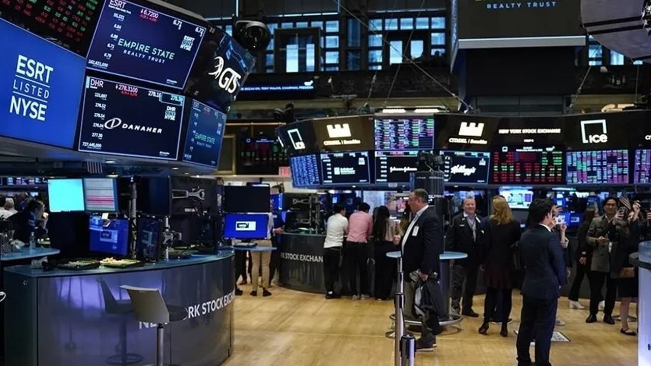 New York borsası karışık seyirle açıldı