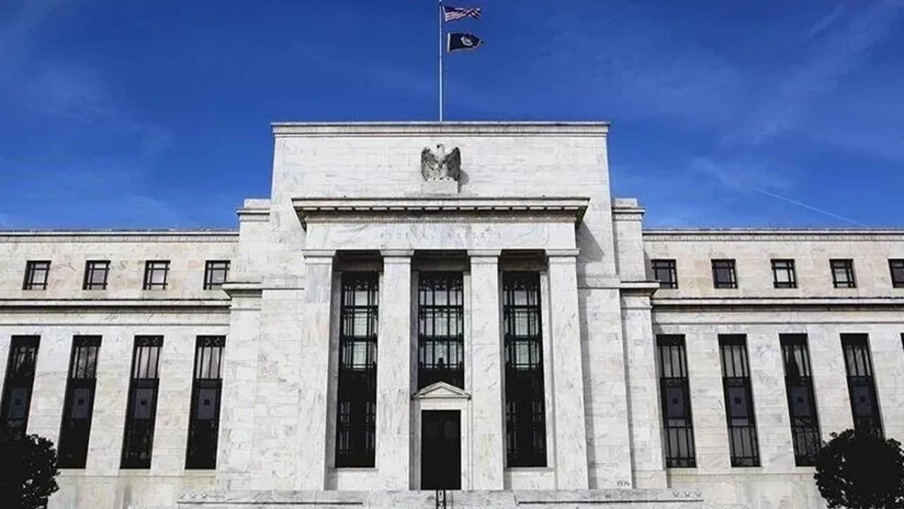 Fed yetkilisinden faiz mesajı: Bir sonraki hamle için tarih verdi