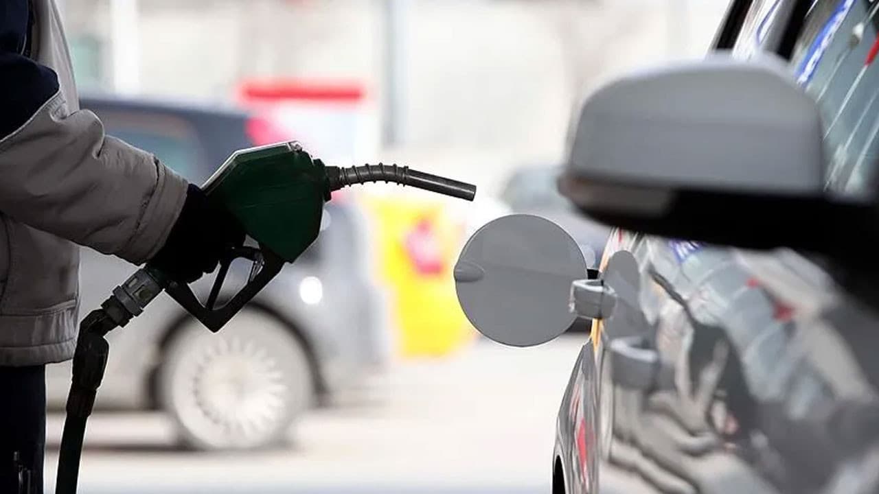 Akaryakıt fiyatlarında son durum! Benzin, motorin ve LPG'ye zam, indirim var mı? (4 Ekim 2026)