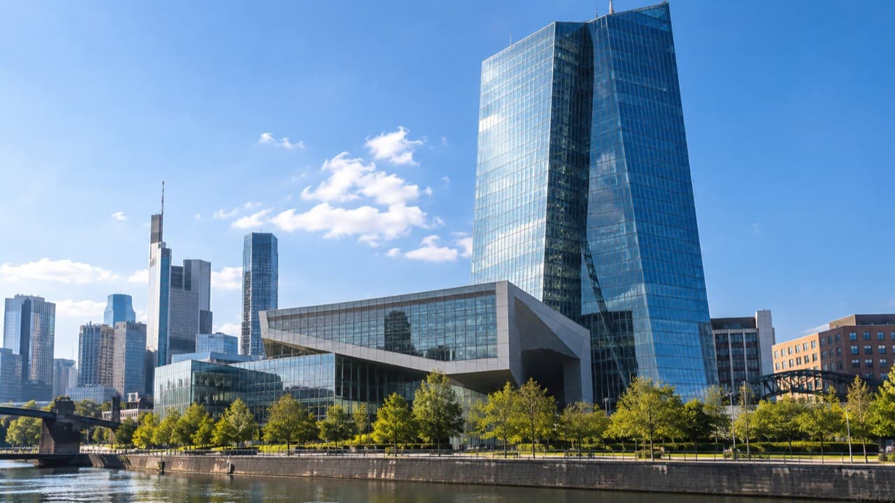 ECB'den yeni faiz artışı uyarısı: Enflasyonda risk büyüyor