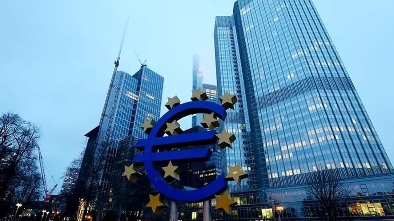 ECB'den enerji şoku uyarısı: Enflasyon riski sürüyor