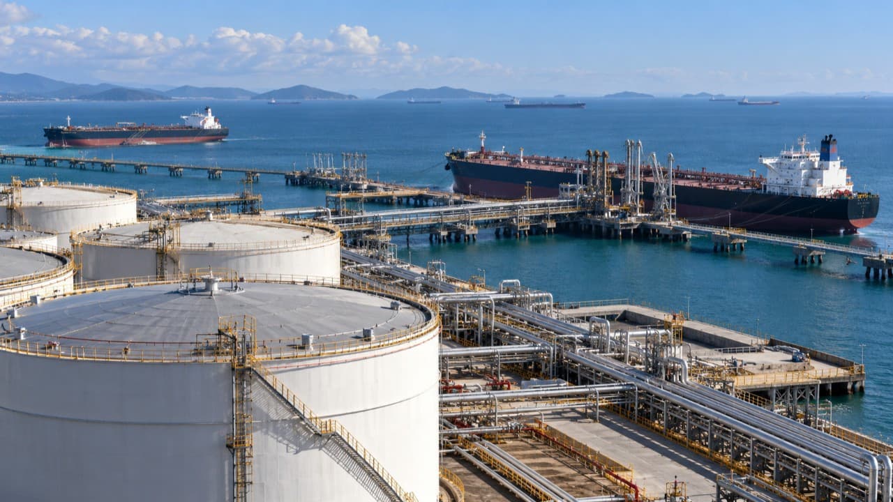 Suudi saldırısı petrolü sıçrattı: Brent 106 doları geçti