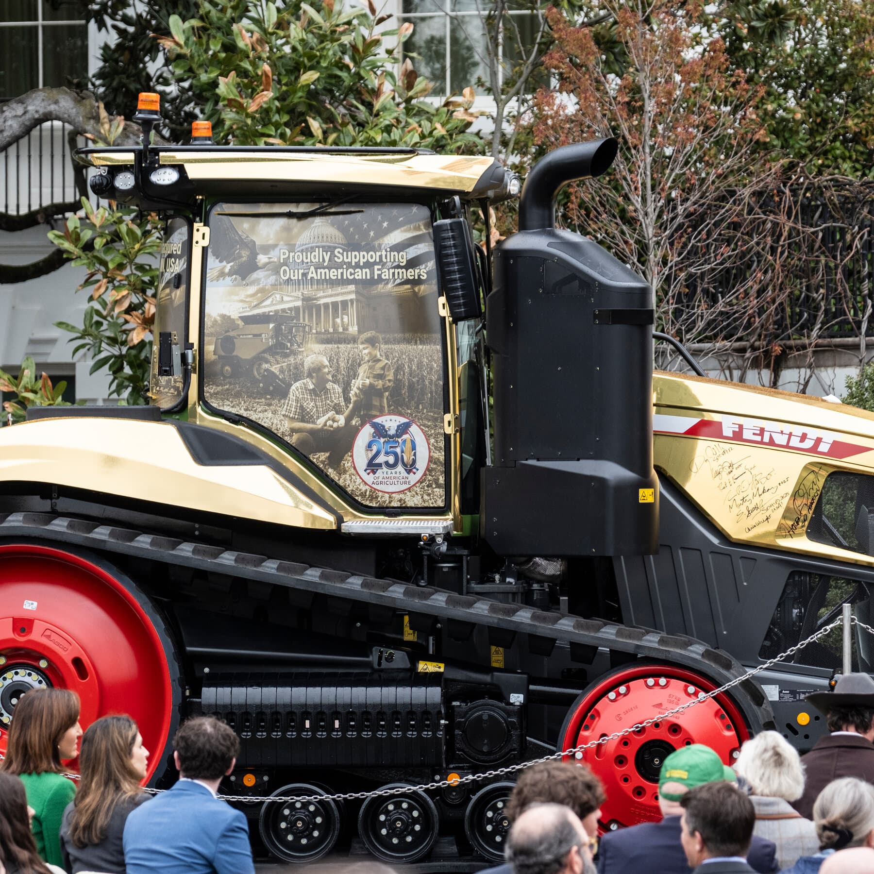 Trump Offers More Aid to Farmers, a Key Support Bloc Hurt by Tariffs and War